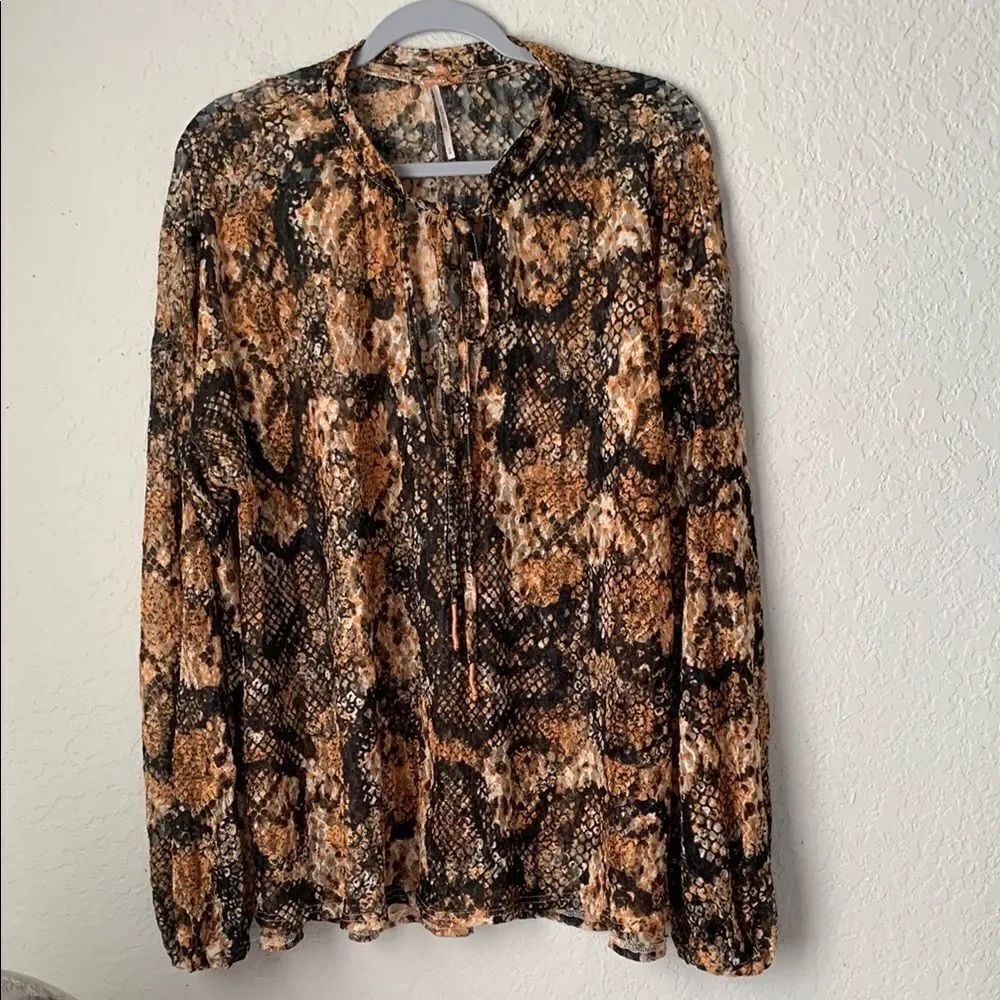 Free People Snake Print Lightweight Long Sleeve Brown Tan Blouse Top Size M-L